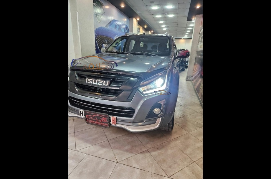 D max Isuzu رمادي