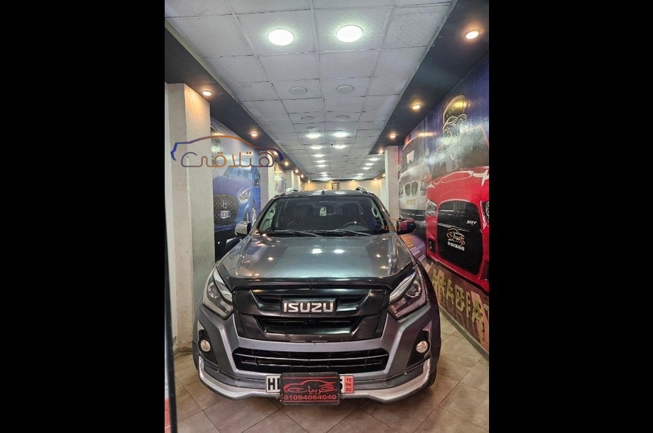 D max Isuzu رمادي