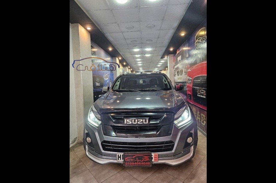 D max Isuzu رمادي