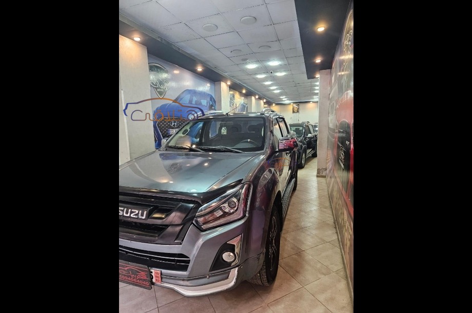 D max Isuzu رمادي