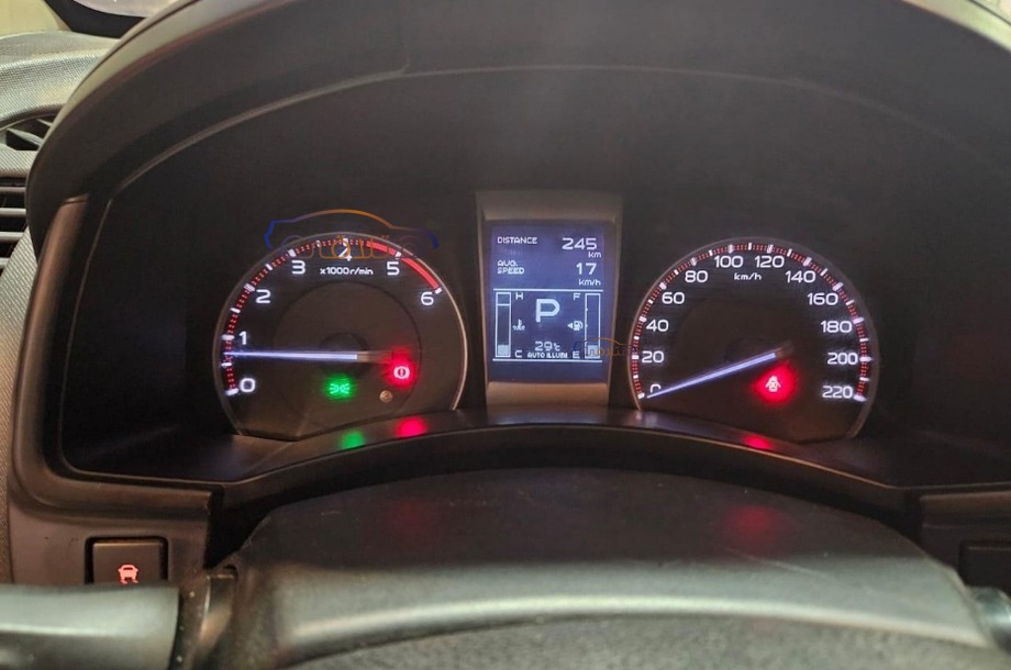 D max Isuzu رمادي