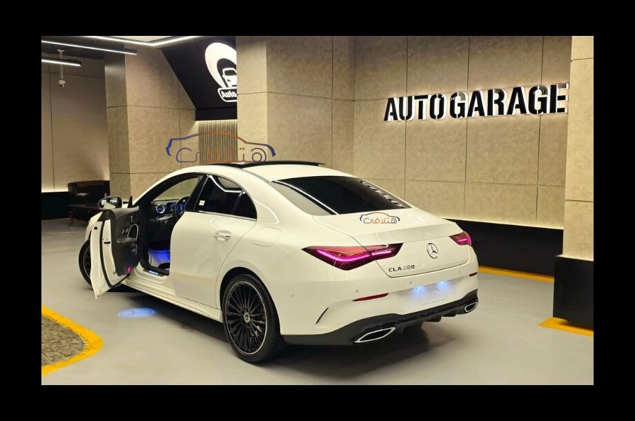 CLA 200 Mercedes أبيض