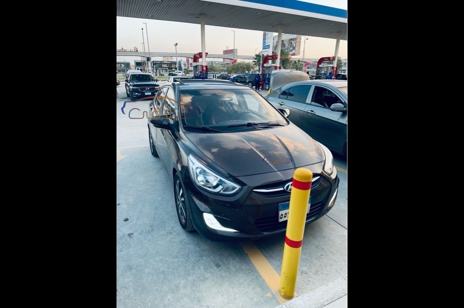 Accent RB Hyundai بني