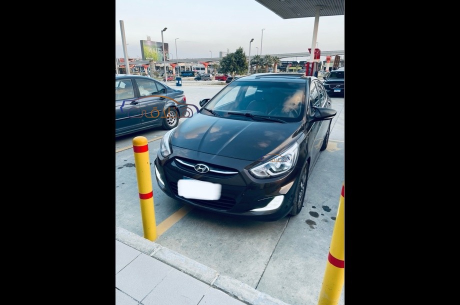 Accent RB Hyundai بني