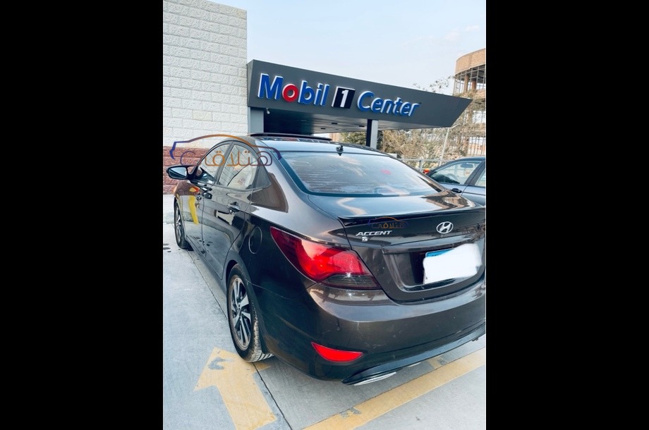 Accent RB Hyundai بني