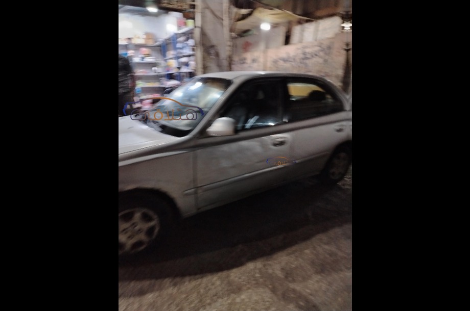 Verna Hyundai فضي