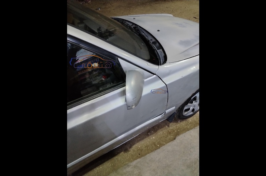 Verna Hyundai فضي