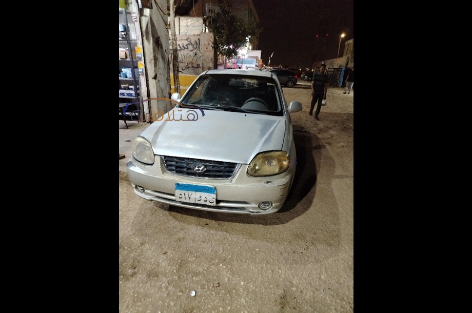 Verna Hyundai فضي