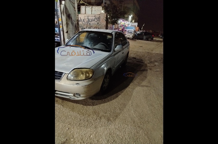 Verna Hyundai فضي