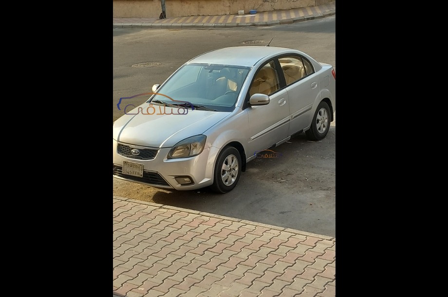 Rio Kia فضي