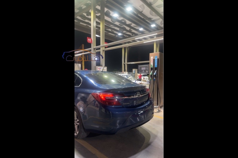 Insignia Opel أزرق