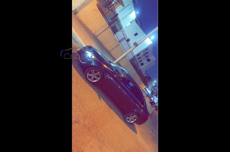 Insignia Opel أزرق