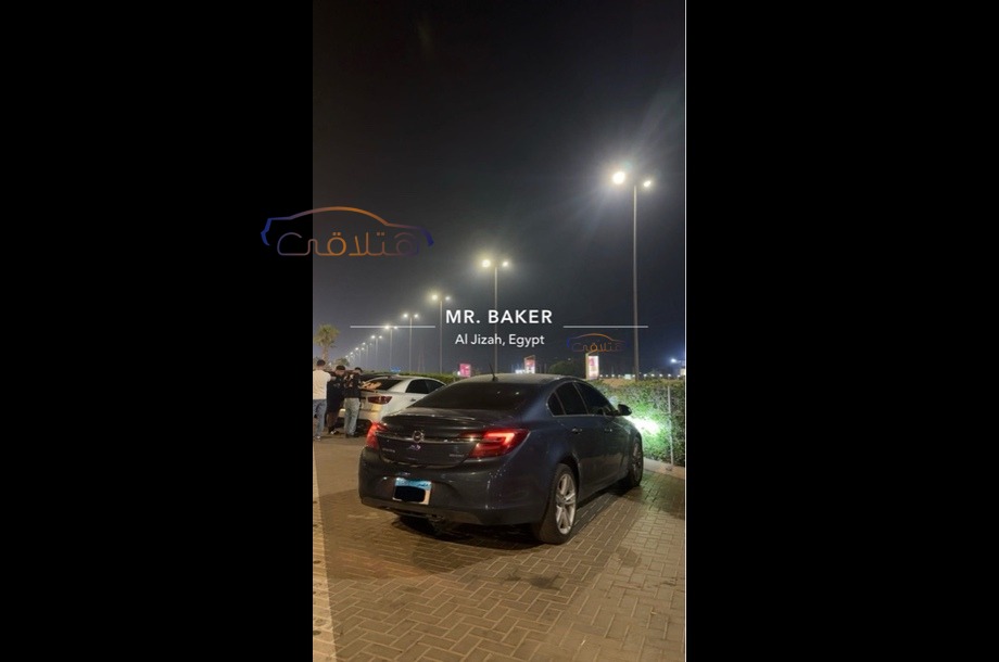 Insignia Opel أزرق