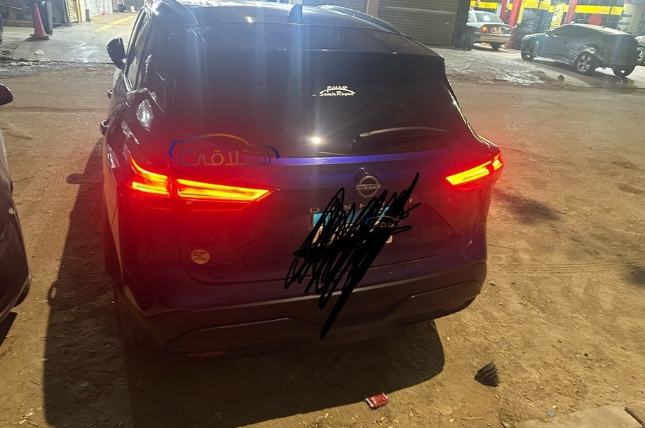 Qashqai Nissan الأزرق الداكن