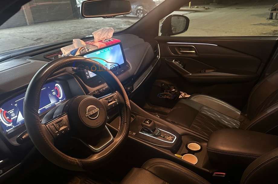 Qashqai Nissan الأزرق الداكن