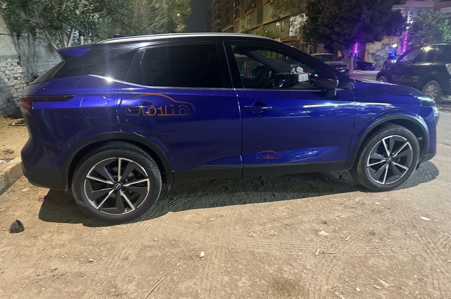 Qashqai Nissan الأزرق الداكن
