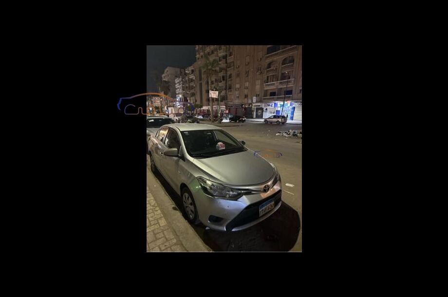Yaris Toyota فضي
