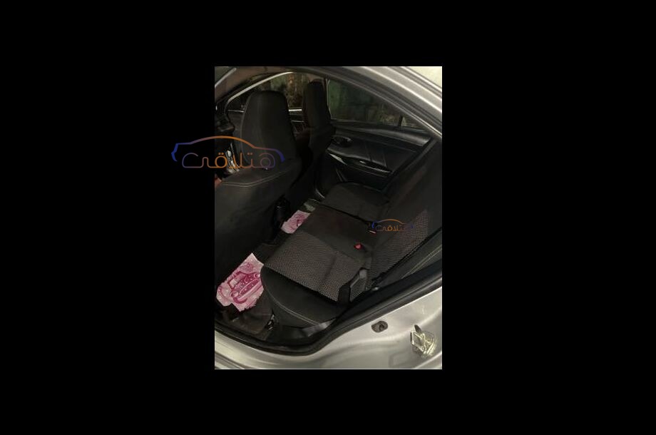 Yaris Toyota فضي