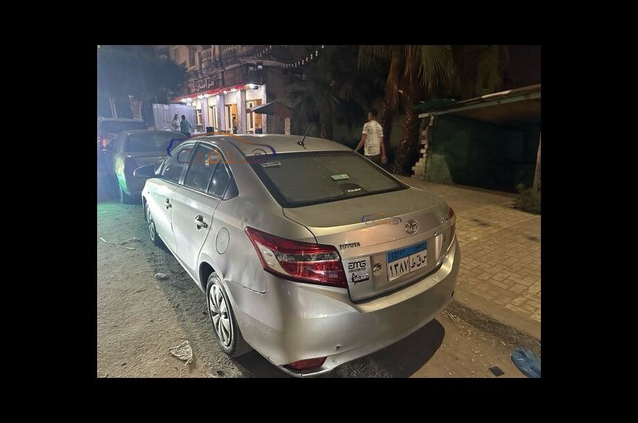Yaris Toyota فضي