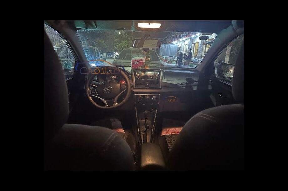 Yaris Toyota فضي