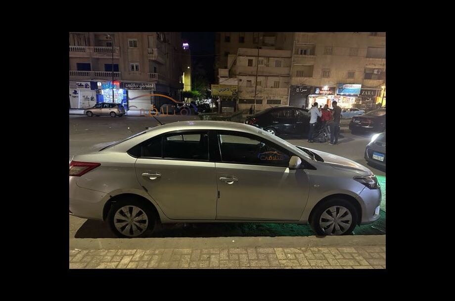 Yaris Toyota فضي