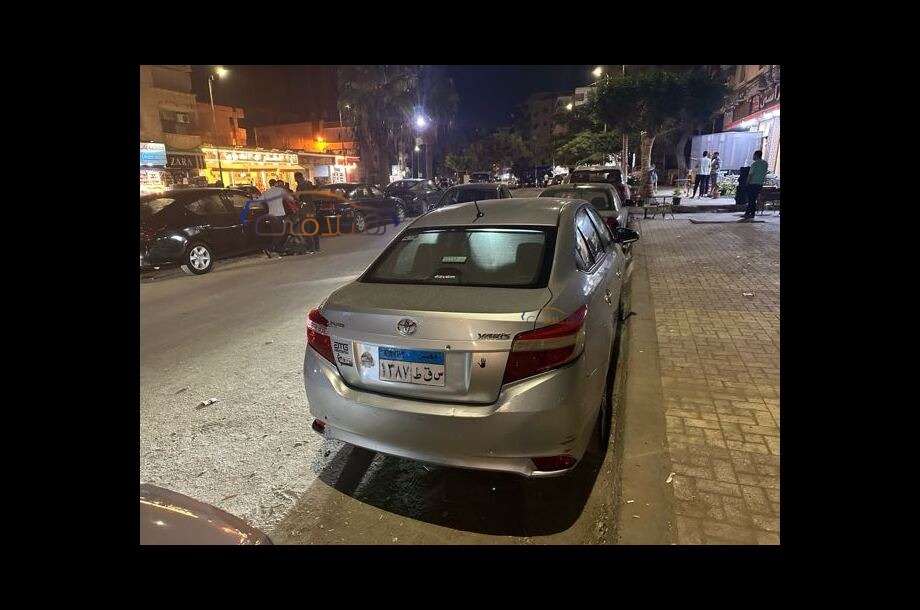 Yaris Toyota فضي