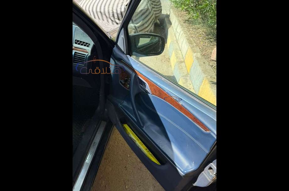 200 Mercedes Dark blue