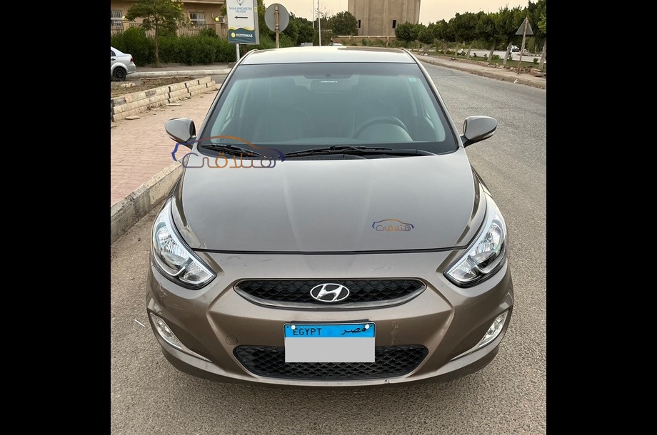 Accent RB Hyundai برونزي