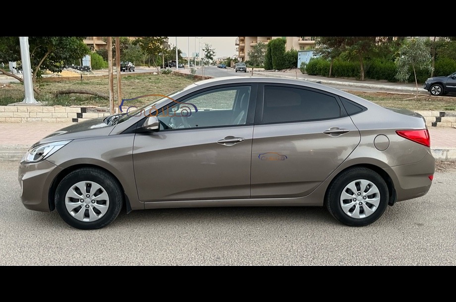 Accent RB Hyundai برونزي