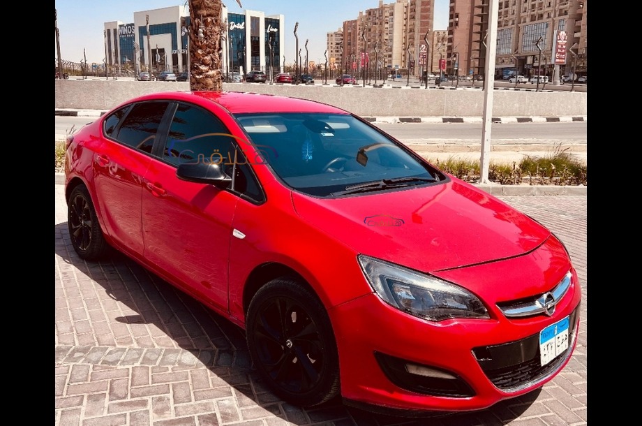 Astra Opel احمر