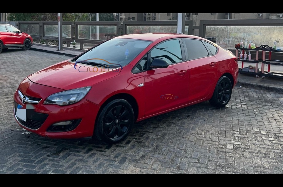 Astra Opel احمر