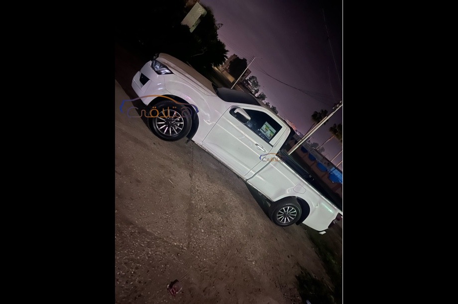 D max Isuzu أبيض