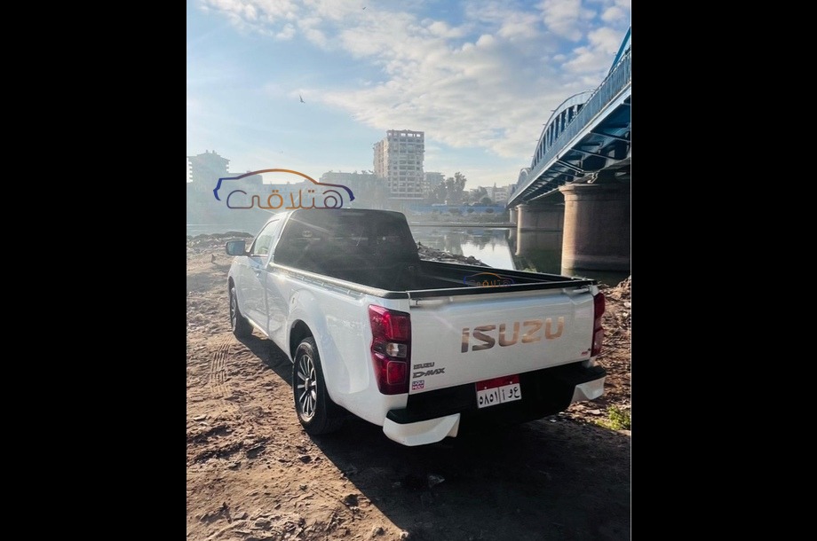 D max Isuzu أبيض