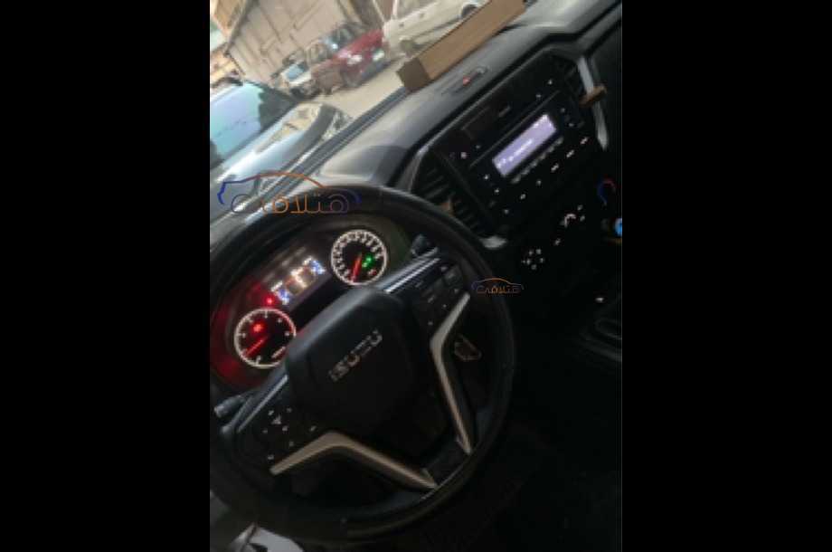 D max Isuzu أبيض