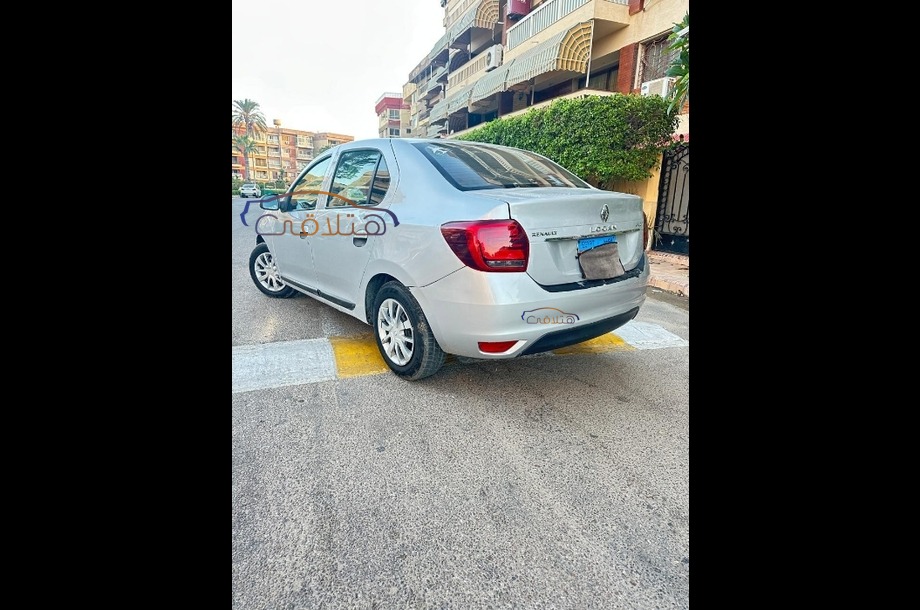 Logan Renault فضي