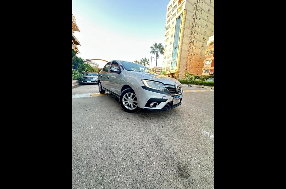 Logan Renault فضي