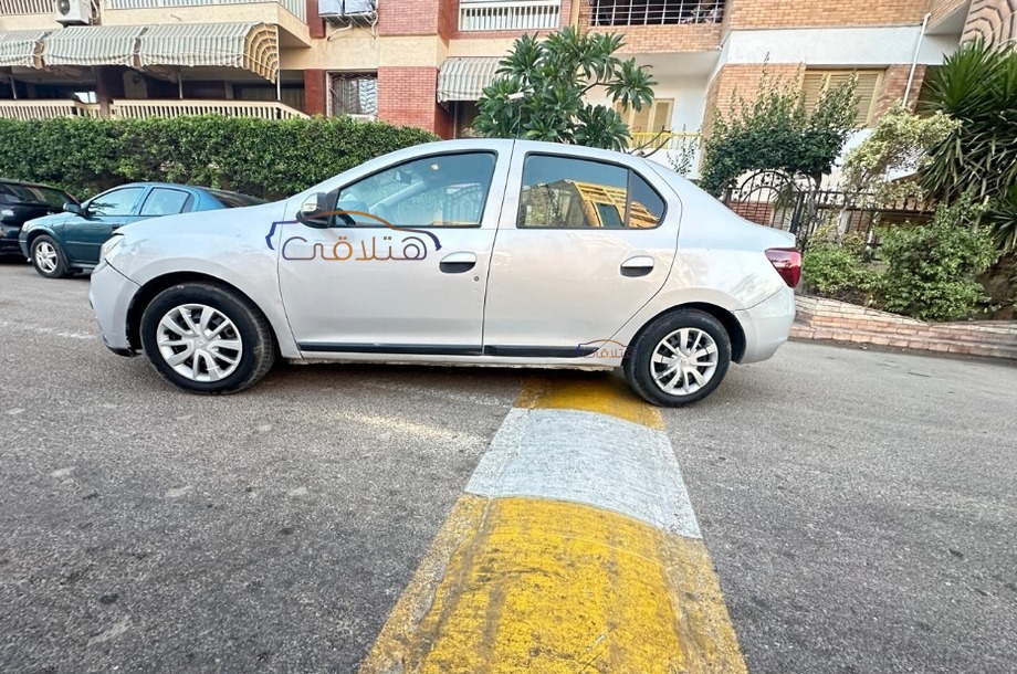 Logan Renault فضي