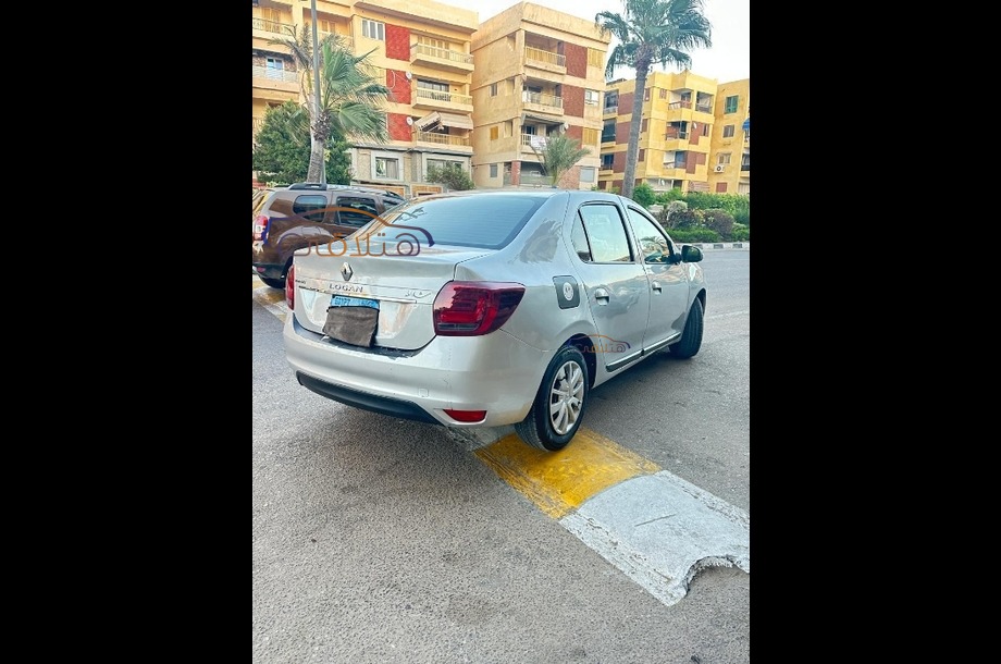 Logan Renault فضي
