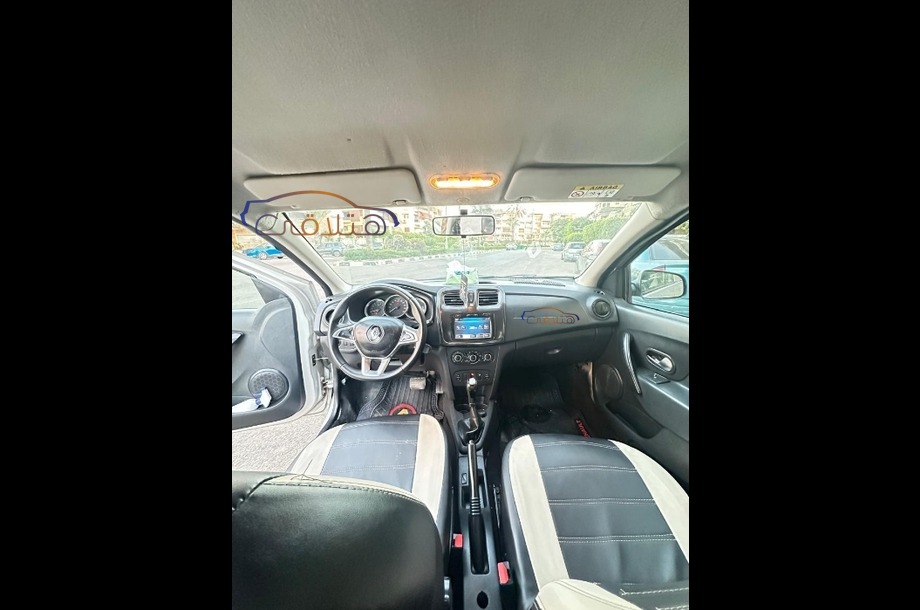 Logan Renault فضي