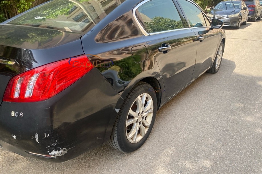 508 Peugeot أسود