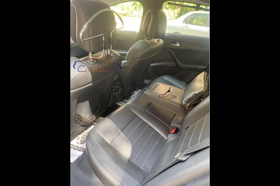 508 Peugeot أسود