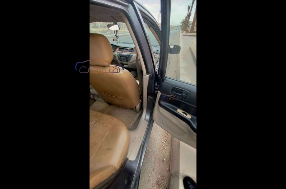 Lancer Puma Mitsubishi رمادي