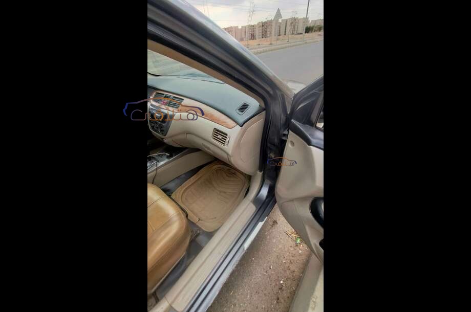 Lancer Puma Mitsubishi رمادي