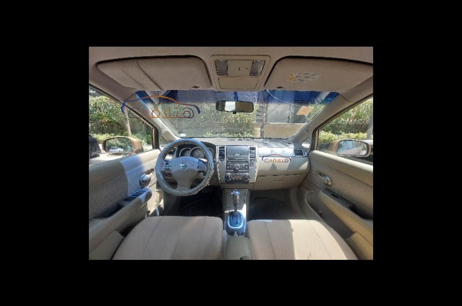 Tiida Nissan ذهبي