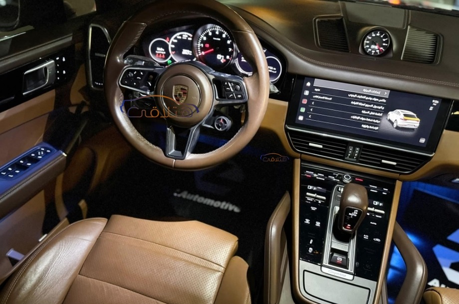 Cayenne Porsche بني