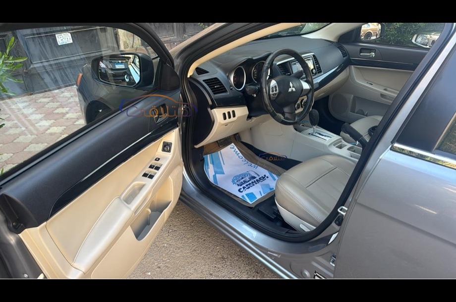 Lancer EX Shark Mitsubishi فضي