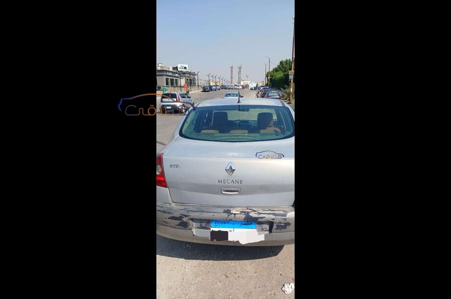 Megane Renault فضي