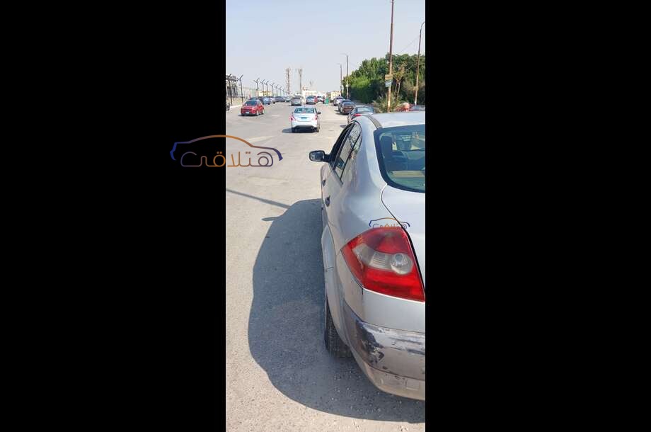 Megane Renault فضي