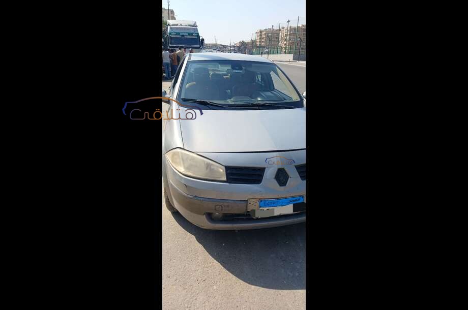 Megane Renault فضي