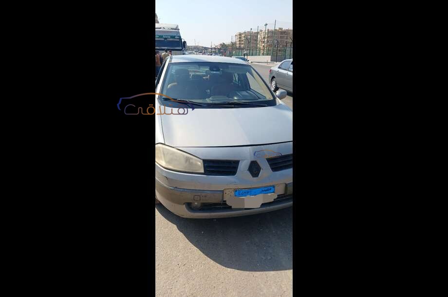 Megane Renault فضي